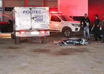 Bandidos atiram em casal de moto; rapaz de 27 anos morre