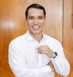 Quem vai descascar o abacaxi?