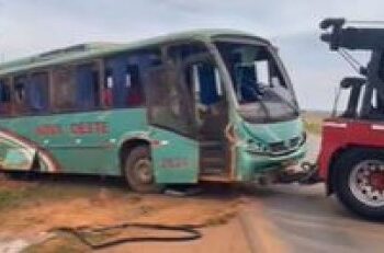 Tombamento de nibus deixa 3 trabalhadores feridos em BR de MT