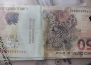 Maquiadora é presa pela PM após repassar dinheiro falsificado