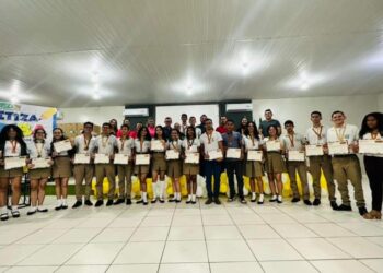 SEMED entrega medalhas aos alunos que participaram da OBMEP 2022 em Itaituba