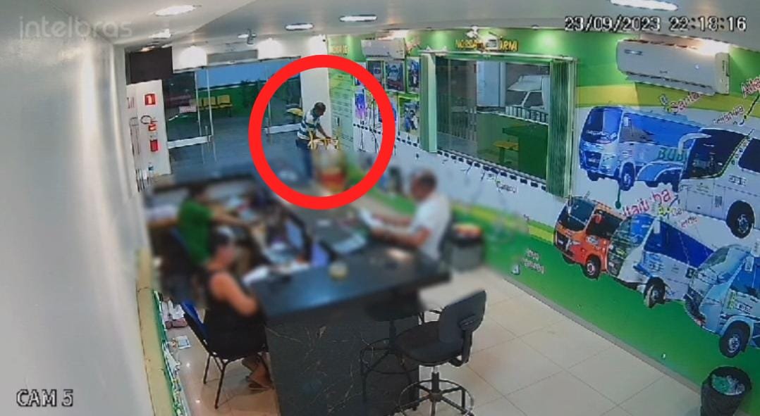 Homem engana funcionários de agência e furta objetos no terminal