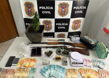 Polícia Civil apreende drogas, armas e munições durante operação de combate ao tráfico.