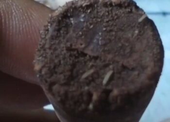 Morador tem uma surpresa desagradável após comprar uma caixa de chocolates da marca Garoto