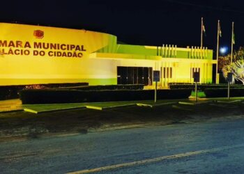Câmara de Lucas do Rio Verde inicia o mês com iluminação alusiva ao Setembro Amarelo