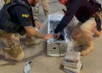 PRF apreende mais de 4kg de entorpecentes em ônibus