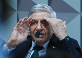 Augusto Heleno: acampamentos bolsonaristas eram “ordeiros e pacíficos”