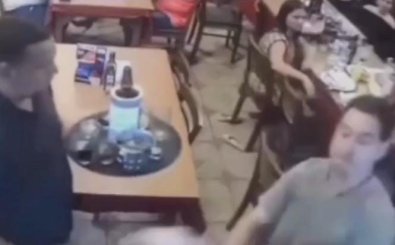 Valento agride garom em pizzaria com socos e preso em