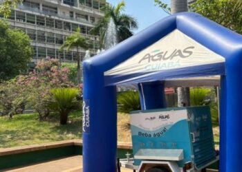 Praça Alencastro recebe bebedouro da Águas Cuiabá