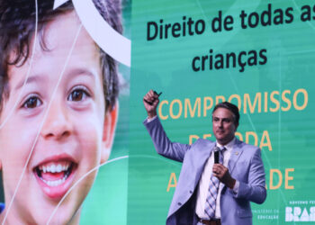 Camilo defende grande pacto nacional para alfabetização de crianças