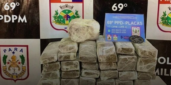 Jovem é presa com mais de 30kg de drogas em