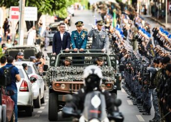 Centenas de famílias prestigiaram desfile na Avenida Getúlio Vargas