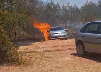 Incêndio atinge área na região do CPA e destrói carro