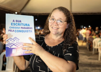 “Foram tempos difíceis que chegaram ao fim”, diz moradora de Cuiabá ao receber escritura definitiva
