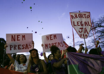 Legalização do aborto volta ao debate público com julgamento no STF
