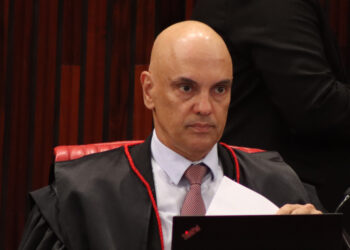 Moraes solta envolvidos em fraude de cartões de vacina de Bolsonaro