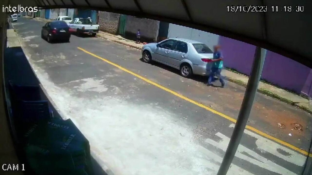 Mãe de menino de 3 anos que saiu da escola