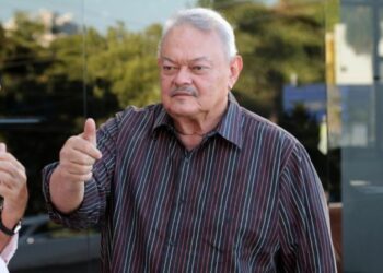 Prefeito Emanuel Pinheiro parabeniza comunicador Roberto França por seus 75 anos