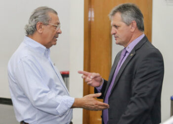 Senador revela mgoa de deputado