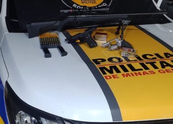 Fuzil, pistola, revólver e munições são apreendidos em transporte ilegal na MGC-497, em Iturama
