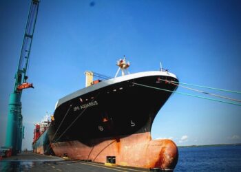 Seca obriga empresas a suspender envio de navios com cargas para comércio e Zona Franca de Manaus