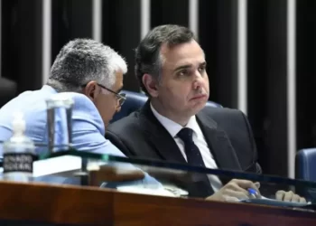 Senado avança em discussão de PEC para pôr ‘freio’ no STF nesta terça; oposição domina debate