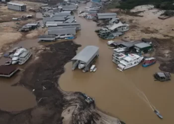 Lula e presidente da Colômbia conversam sobre seca na Amazônia