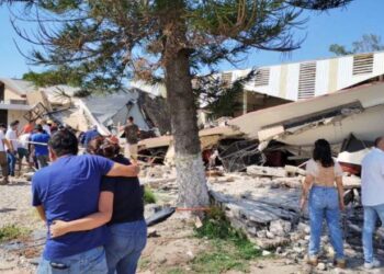 Igreja desaba durante batizado e deixa 10 mortos e 60 feridos no México
