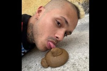 Cantor polemiza com foto em que aparece ‘lambendo fezes’