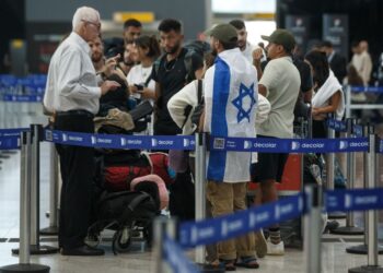 Israelenses saem de SP rumo a Tel Aviv para lutar na guerra