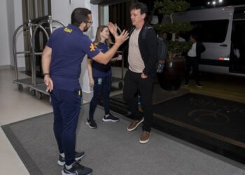 Técnico da Seleção Brasileira já está em Cuiabá para partida