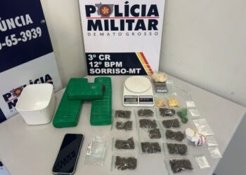 Homem é preso e adolescente apreendido com tabletes e porções de drogas em Sorriso
