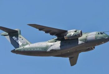 Avio da FAB decola para resgatar brasileiros em Israel