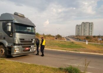 “Carga Pesada” autuou 62 motoristas de caminhões em setembro; operação segue no mês de outubro