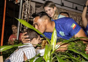 Aragarças celebra 70 anos com desfile histórico e bolo de 70 metros.