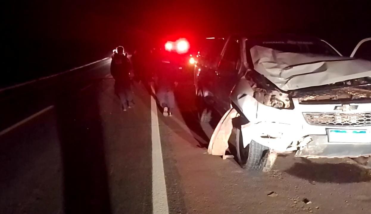 Casal morre após ter moto atingida por caminhonete na BR-163