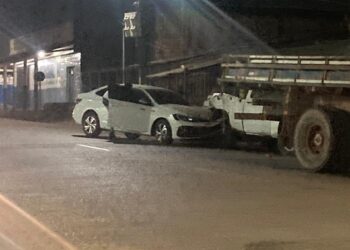Veículo colide na traseira de caminhonete estacionada em Itaituba, no PA