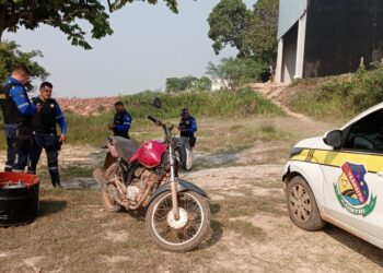 Agentes da COMTRI recuperam motocicleta roubada