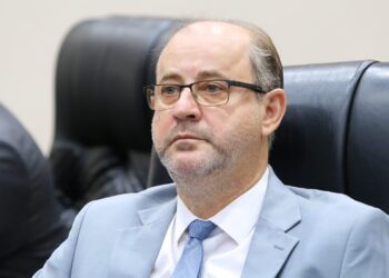 Dr Eugênio defende mais recurso do Governo do Estado para sessão de hemodiálise.