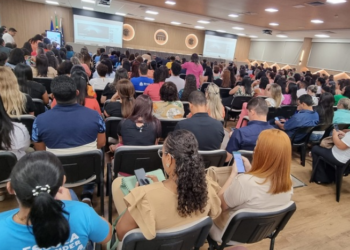 Servidores da Prefeitura de São Félix do Araguaia participam do encontro MT unido pela infância, construindo compromisso para rematríciula escolar e imunização em Cuiabá.