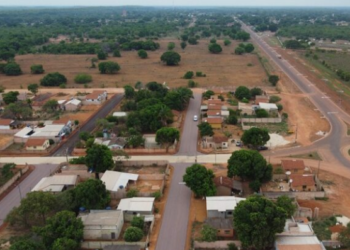 Prefeitura avança com pavimentação nos bairros de São Félix do Araguaia.