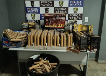 Polícia Militar apreende fogos de artifício e prende suspeita por apologia ao crime organizado.