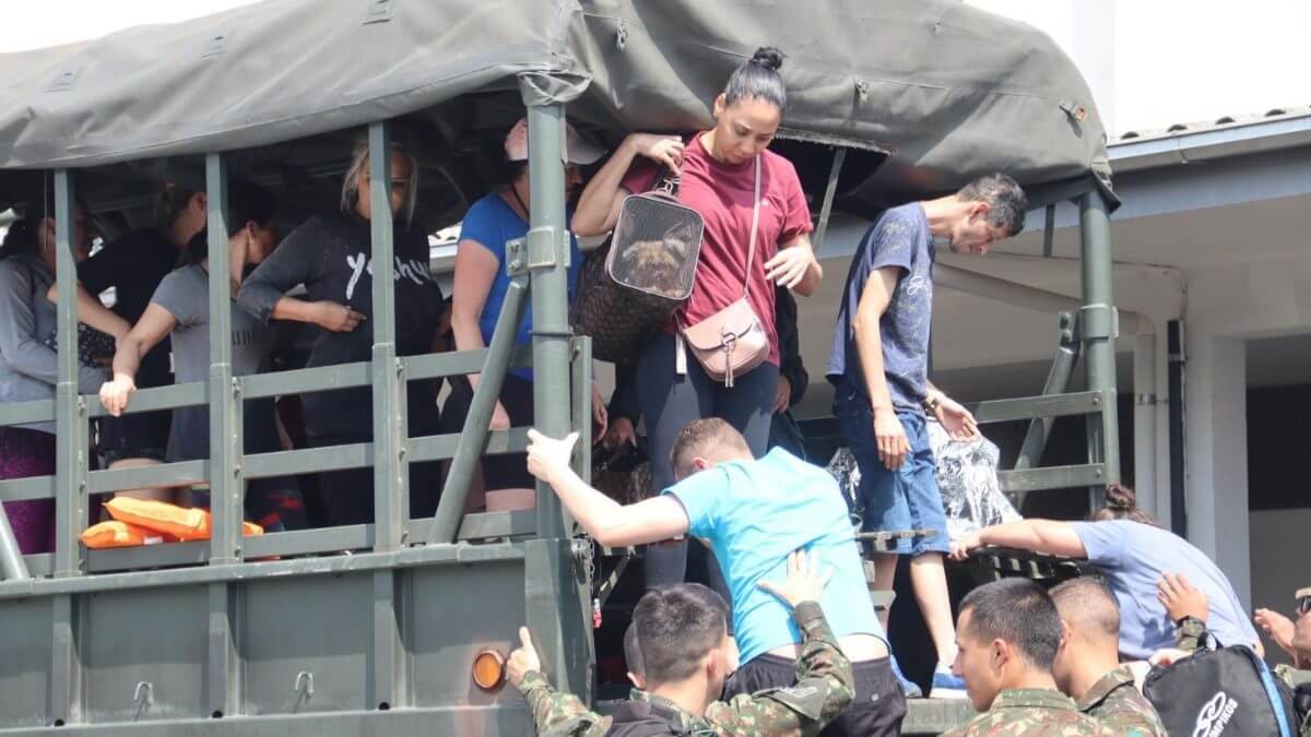 Ao prever novas cheias, prefeitura em SC esvazia abrigos de