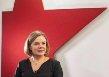 Presidente do PT respira espontaneamente e conversa