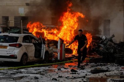 Israel declara guerra aps ataque; conflito deixa ao menos 432