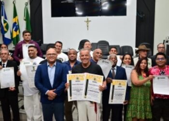 Vereador homenageia capoeiristas com projeto de lei e títulos de honrarias