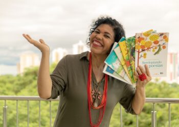 Atriz conta histórias populares de MT a crianças em Cuiabá