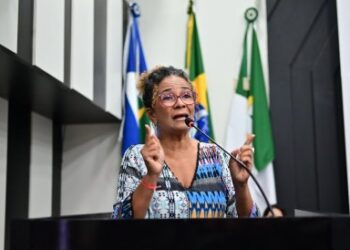 Delegado manda vereadora apresentar extratos de contas da ‘rachadinha’