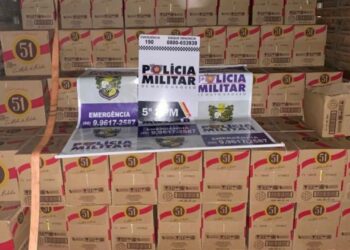 PM prende homem por contrabando de 570 caixas de cachaça em Guiratinga