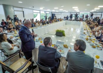 Dificilmente chegaremos a meta de déficit zero em 2024, diz Lula